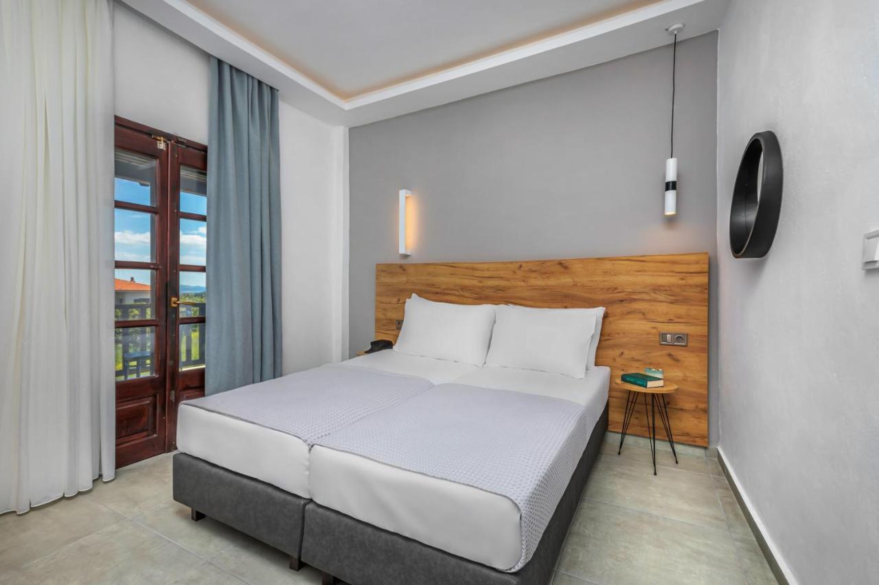 Eleon Suites Афитос Екстериор снимка