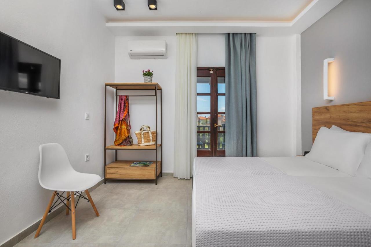 Eleon Suites Афитос Екстериор снимка