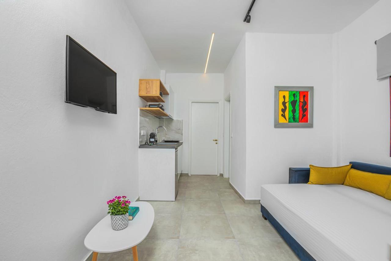 Eleon Suites Афитос Екстериор снимка