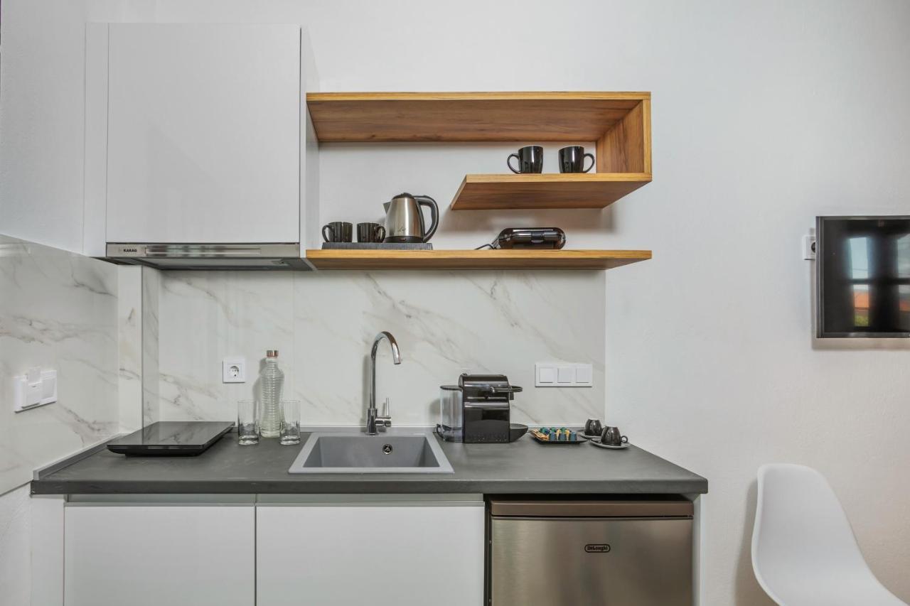 Eleon Suites Афитос Екстериор снимка