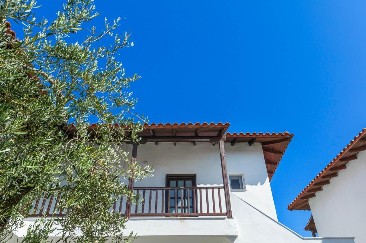 Eleon Suites Афитос Екстериор снимка