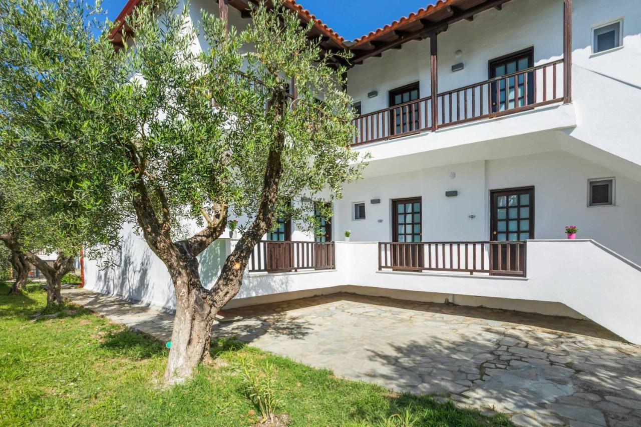 Eleon Suites Афитос Екстериор снимка