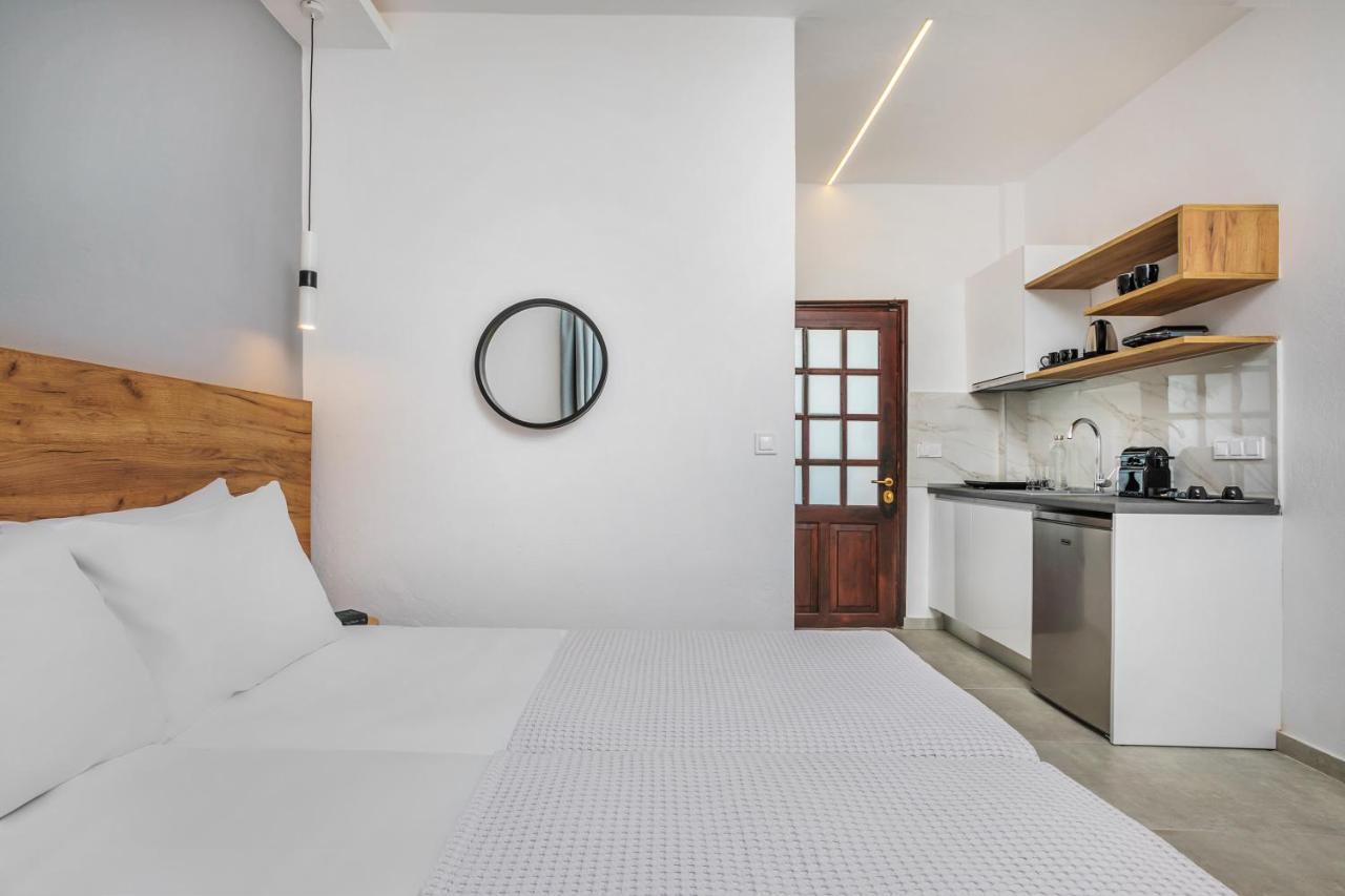 Eleon Suites Афитос Екстериор снимка