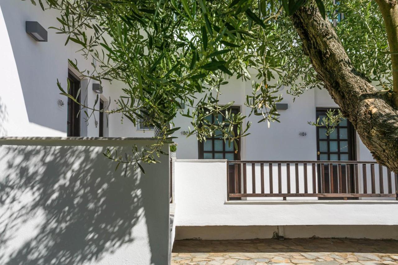 Eleon Suites Афитос Екстериор снимка