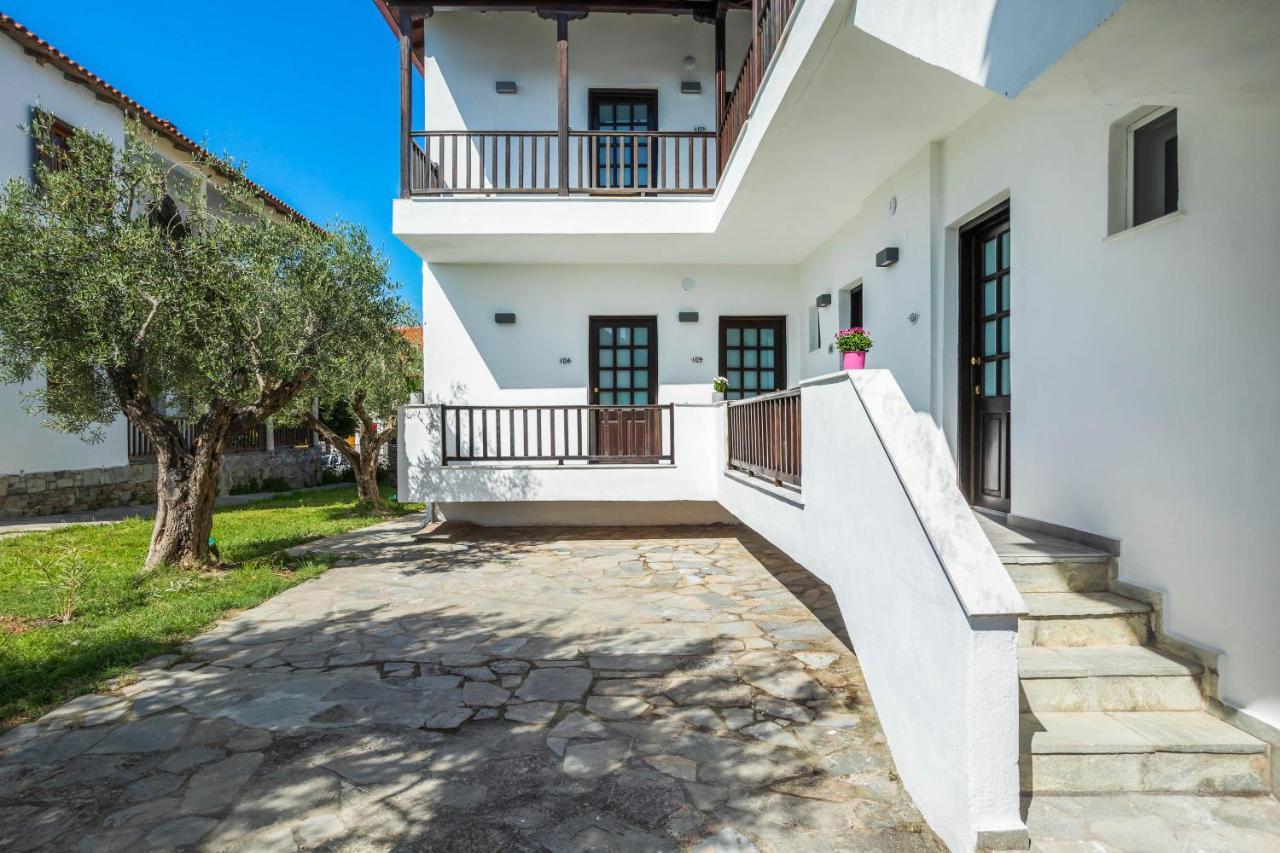 Eleon Suites Афитос Екстериор снимка