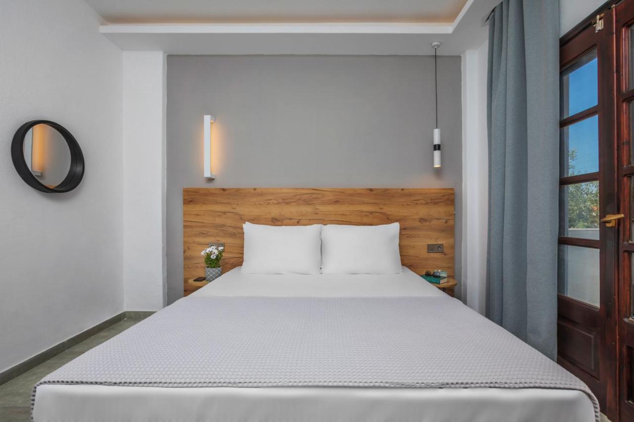 Eleon Suites Афитос Екстериор снимка