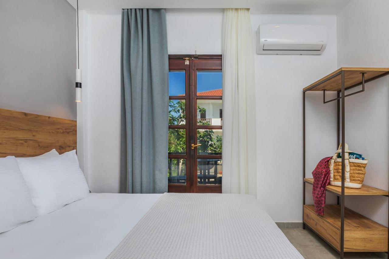 Eleon Suites Афитос Екстериор снимка